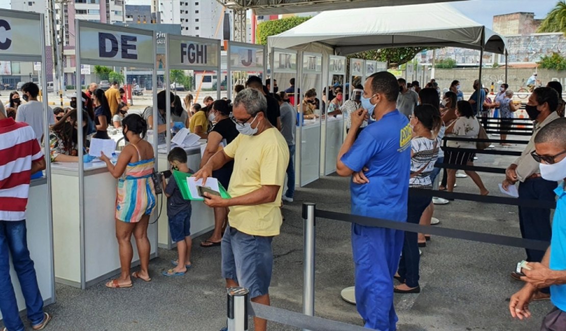 Mutirão para entrega de carteiras de identidade continua em novo local