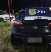 PRF recupera veículo roubado e adulterado em São Miguel dos Campos