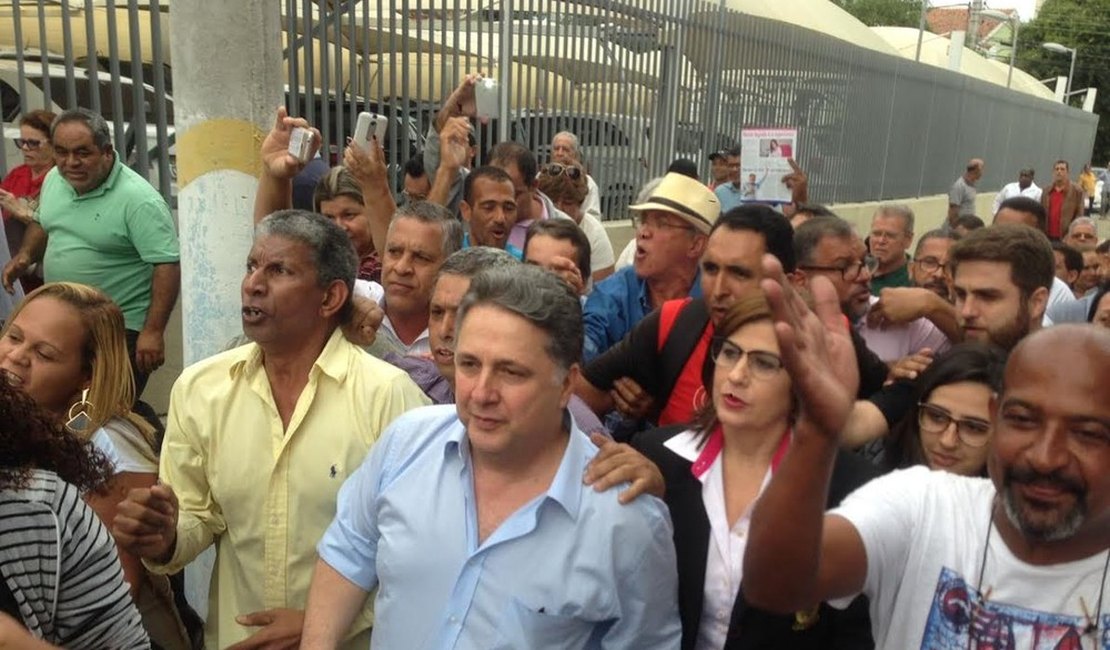 Garotinho deixa a prisão em Bangu