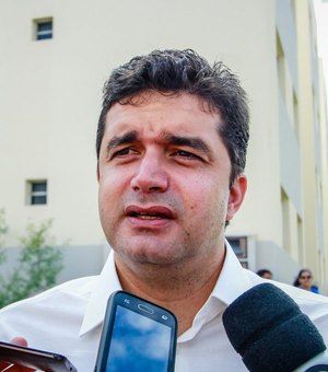 Rui Palmeira envia à Câmara projeto que reajusta salário dos servidores