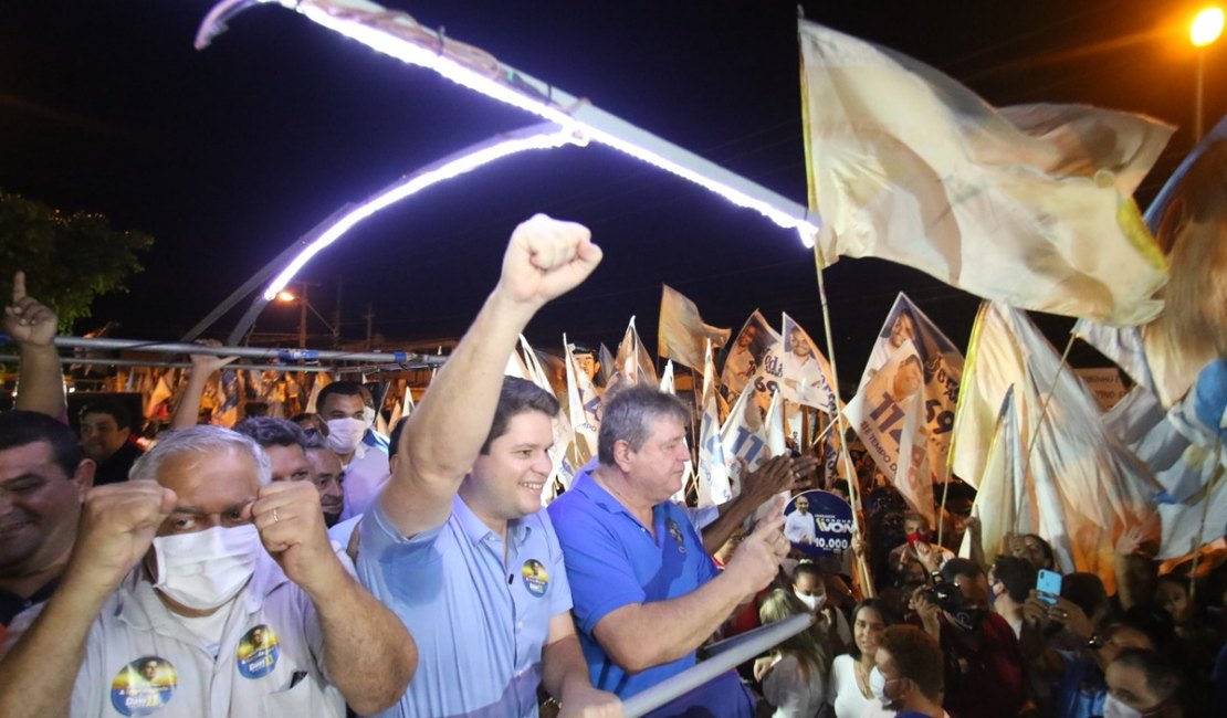 Eleições 2020: Candidato Davi Filho reúne multidão em carreata no Jacintinho