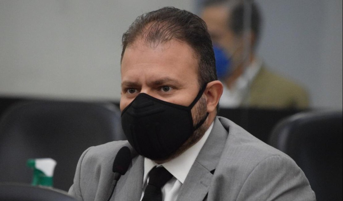 Léo Loureiro pede a retomada de obras do Matadouro de Viçosa