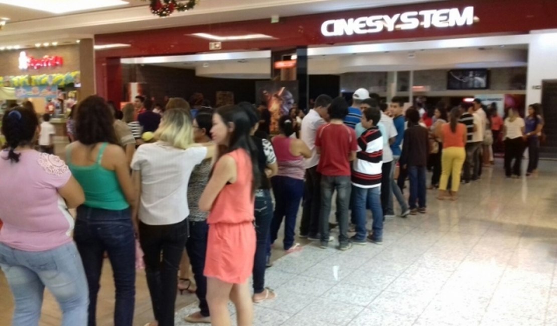 'Os Dez Mandamentos' geram filas no cinema de Arapiraca