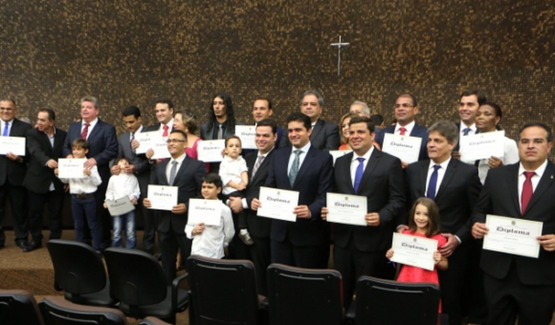 Prefeito, vice e 21 vereadores eleitos por Maceió tomam posse no dia 1º de janeiro