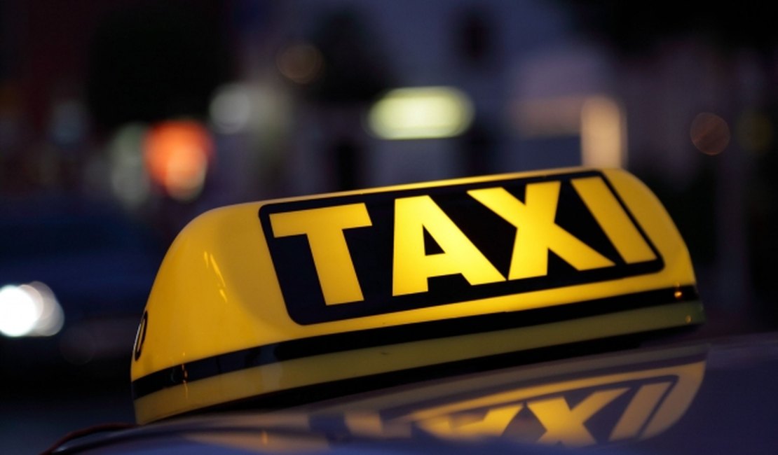 Taxista cobra favores sexuais como pagamento de corrida e xinga clientes