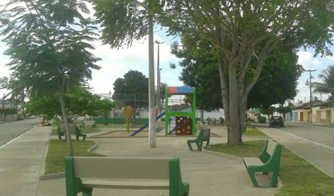 Suspeitos roubam R$ 300 e celular de estabelecimento comercial em Arapiraca
