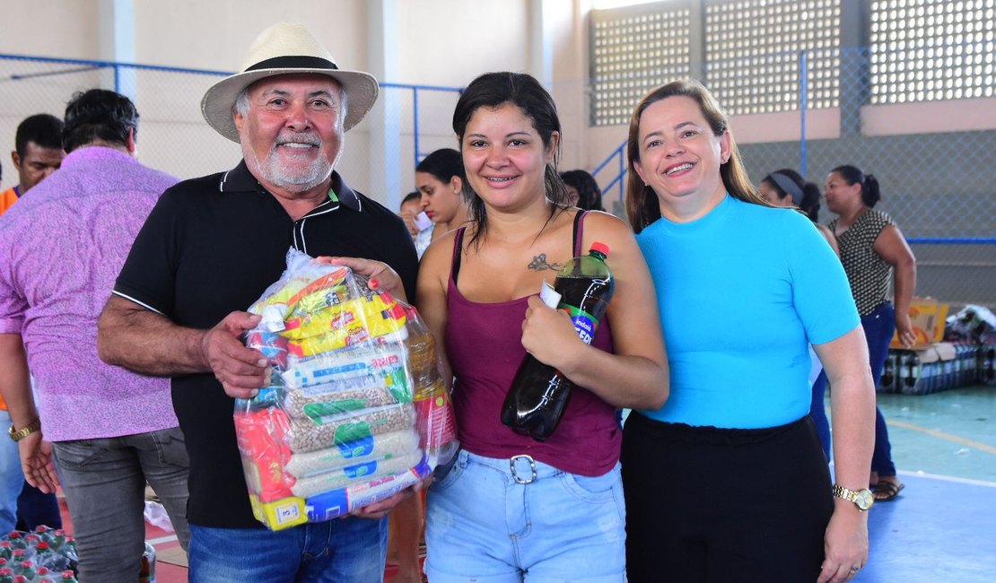 Prefeitura de São Sebastião entrega mais de três mil cestas básicas a famílias em situação de vulnerabilidade