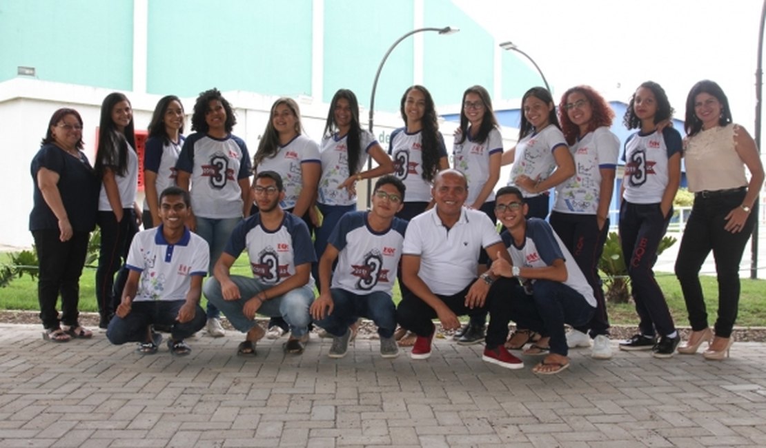 Escola Estadual Quintella Cavalcanti aprova mais de 100 alunos em universidades