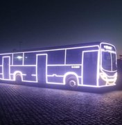 Ônibus de Maceió recebem iluminação para o Natal