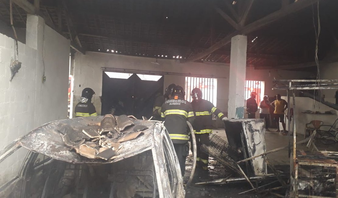 Lava Jato fica completamente destruído após ser atingido por incêndio em Rio Largo