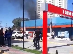 Magazine Luiza da Avenida Fernandes Lima é atingida por incêndio