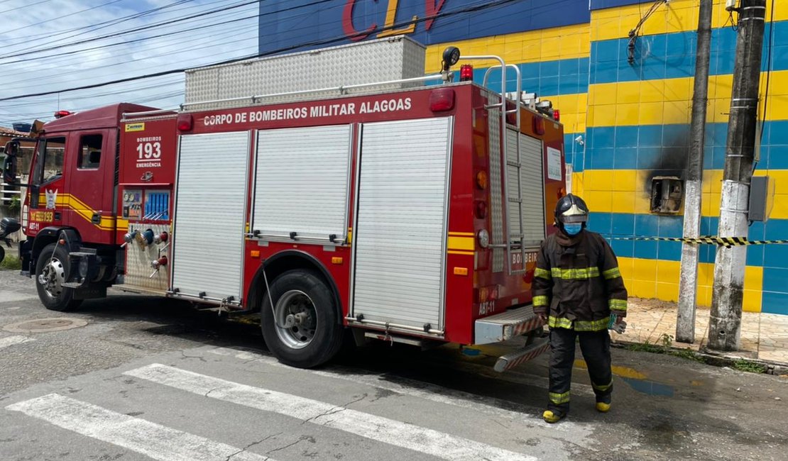 Bombeiros são acionados para incêndio em escola particular no bairro do Prado