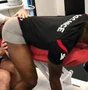 Balotelli posta vídeo de tratamento inusitado e é zoado na web