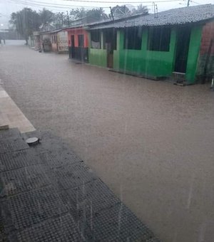 [Vídeo] Chuvas em Matriz do Camaribe provocam alagamentos