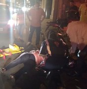 Mulher fica ferida em um acidente entre carro e moto