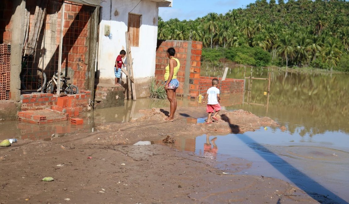 Maragogi: ruas do povoado São Bento ficam alagadas após chuvas