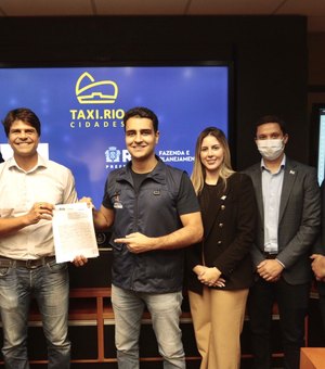 Prefeito JHC assina acordo de cooperação para implantar Táxi Maceió