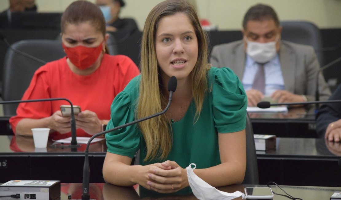 Deputada estadual Cibele Moura diz que defesa do professor deve ser constante
