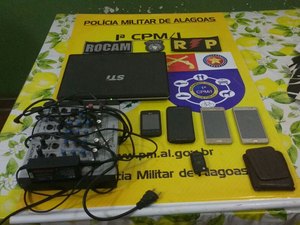 Em churrasquinho, homens são presos com carro e celulares roubados