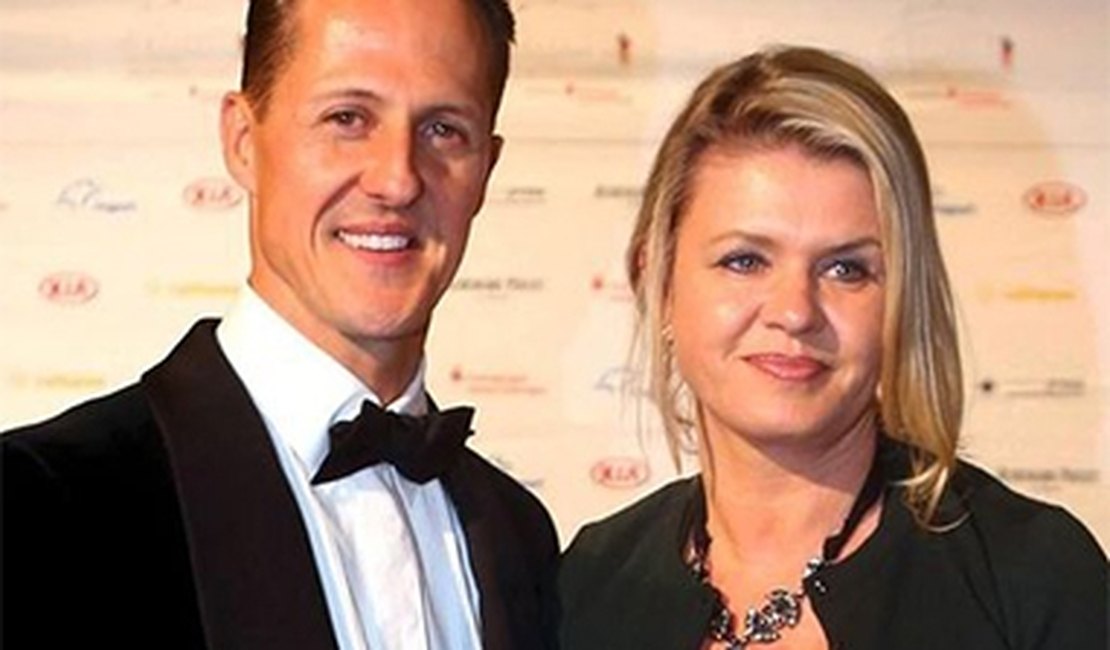 Esposa de Michael Schumacher equipa quarto para tirá-lo do hospital