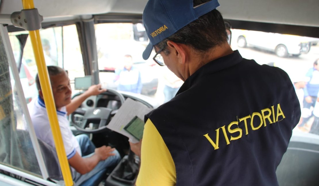 Em Campo Grande, Fiscalização flagra alunos sendo transportados em ônibus com pneus carecas