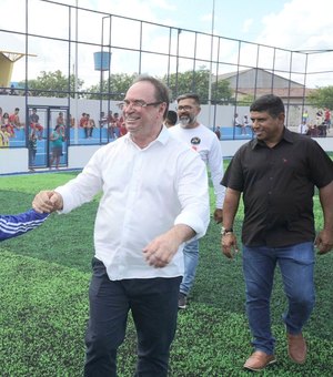 Prefeito Luciano Barbosa entrega ginásio, campo de futebol e anuncia mais uma escola no Brisa do Lago