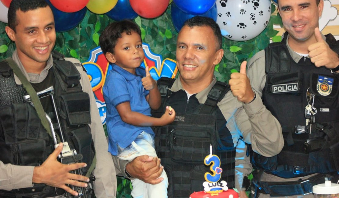 Militares fazem surpresa a criança de Porto Calvo que sonha ser policial