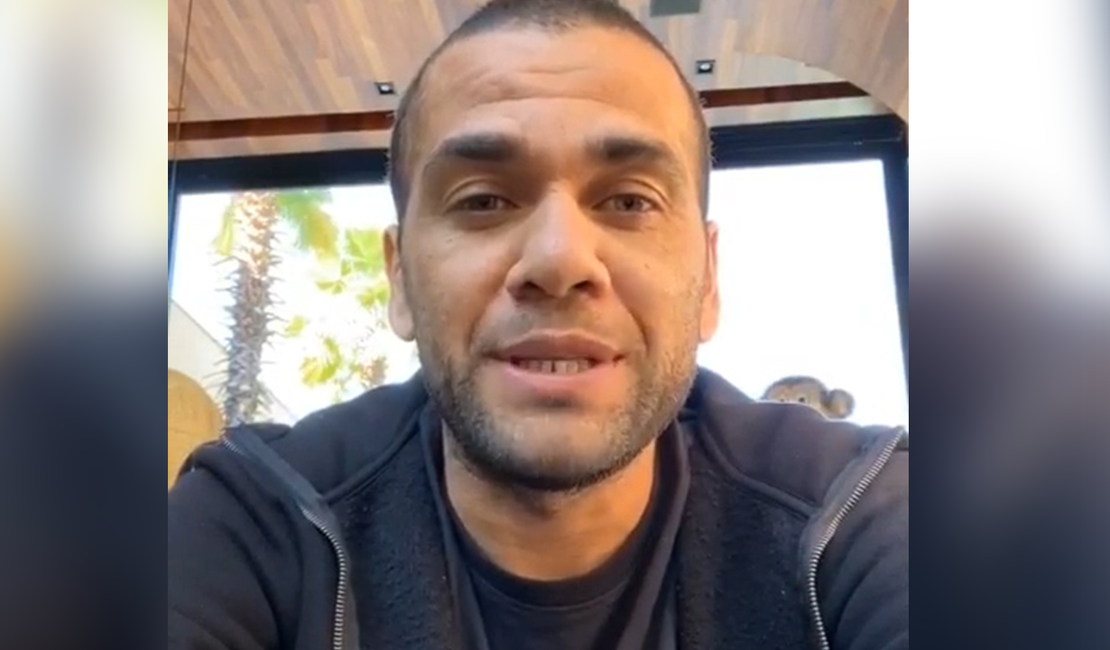 Veterano, Daniel Alves sente frio na barriga antes de estreia na Olimpíada contra Alemanha