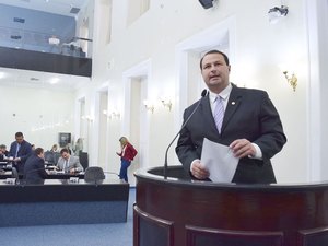 Dudu Hollanda comemora aprovação da PEC da Vaquejada