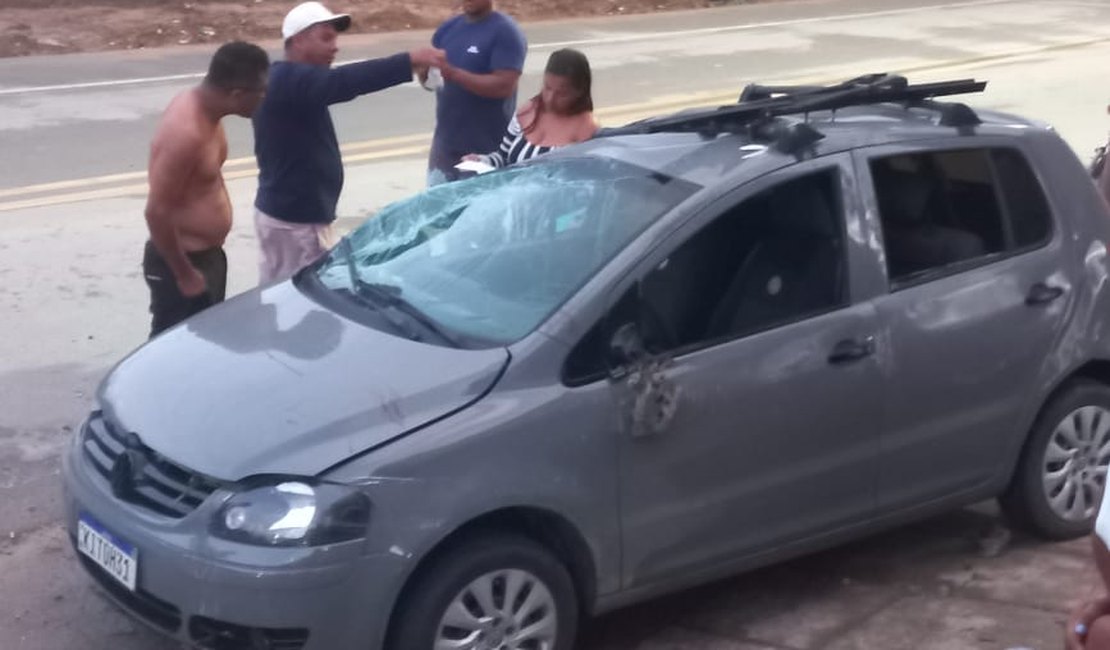 Jovem fica ferido ao capotar veículo em Maragogi