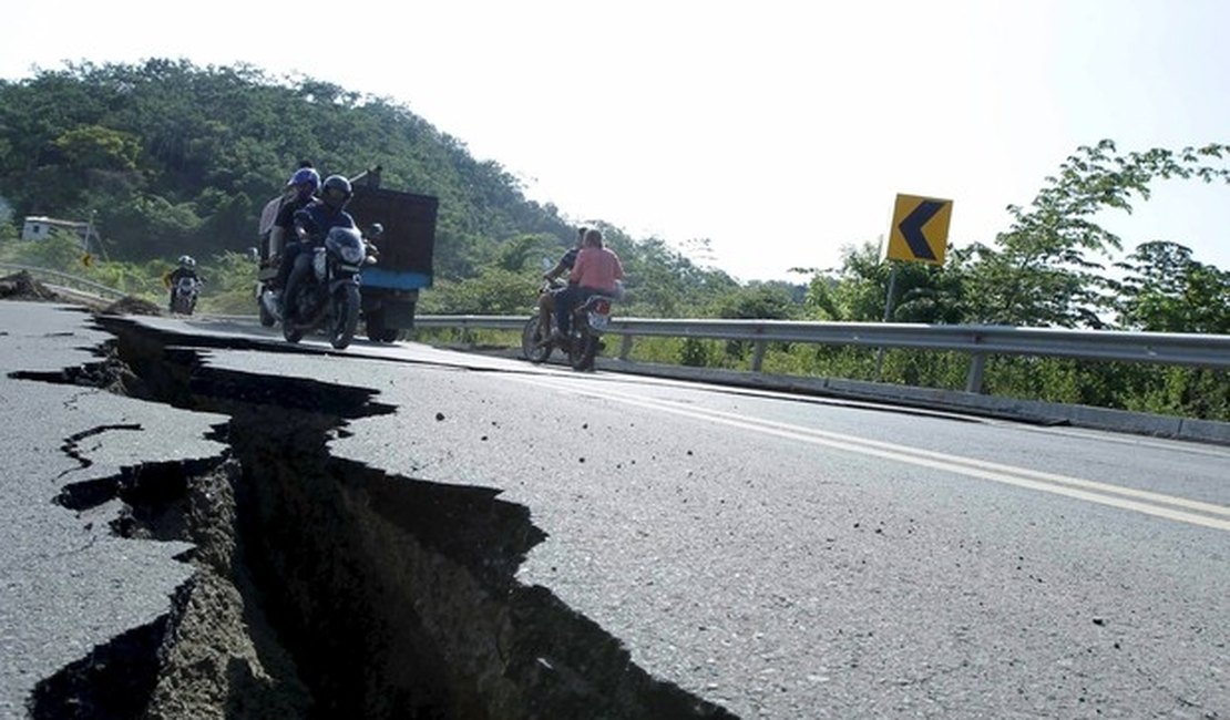 Equador sofre novamente com tremor de terra; magnitude hoje foi de 6,8 na escala Richter