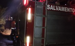 Bombeiros apagam incêndio em São Miguel dos Milagres