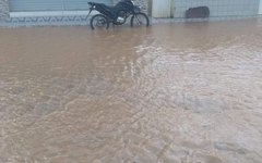 Chuvas deixaram ruas do Centro de Campestre alagadas