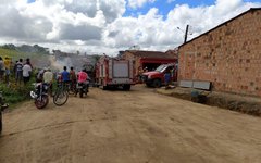 Carro de som incendeia em via pública de Porto Calvo
