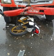 Motociclista morre em colisão frontal com caminhão