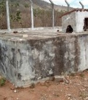 FPI flagra cisterna com animais mortos em unidade de saúde