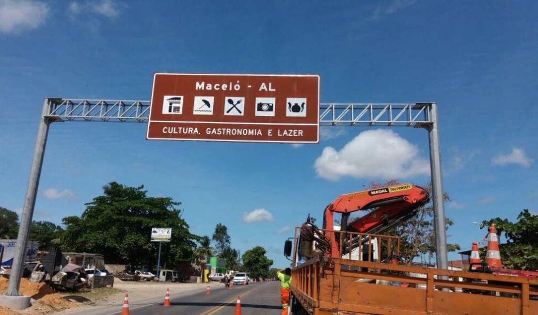 Novas sinalizações vão indicar principais pontos turísticos de Maceió