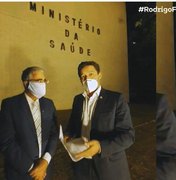 Rodrigo Cunha recebe o compromisso do Governo Federal de enviar 50 respiradores a Alagoas