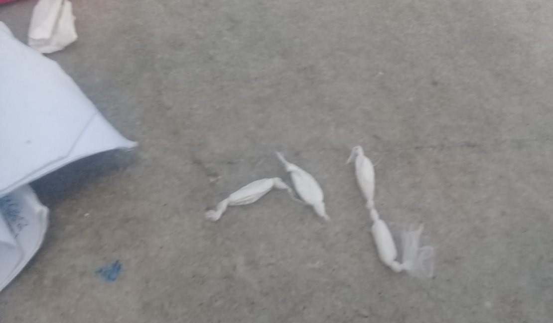 Homem é preso com papelotes de cocaína em Arapiraca 