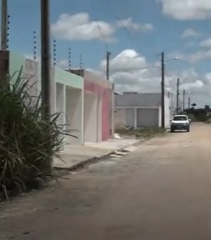 [Vídeo] Matagal e falta de segurança provocam reclamações entre moradores de loteamentos em Arapiraca