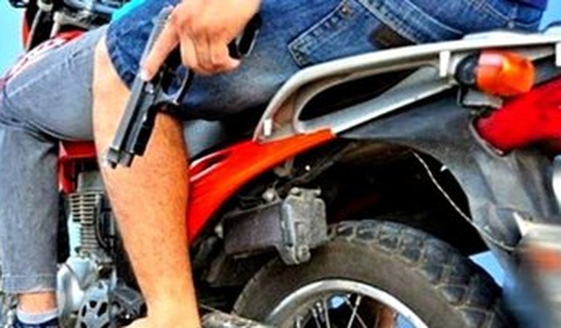 Assaltante a pé, rouba motocicleta em plena luz do dia em Arapiraca