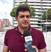 Prefeito Rui Palmeira entrega quadra revitalizada em escola municipal, nesta segunda-feira (2)