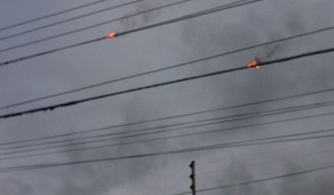 Fios de telefonia podem ter sido atingidos por curto-circuito em rede de energia