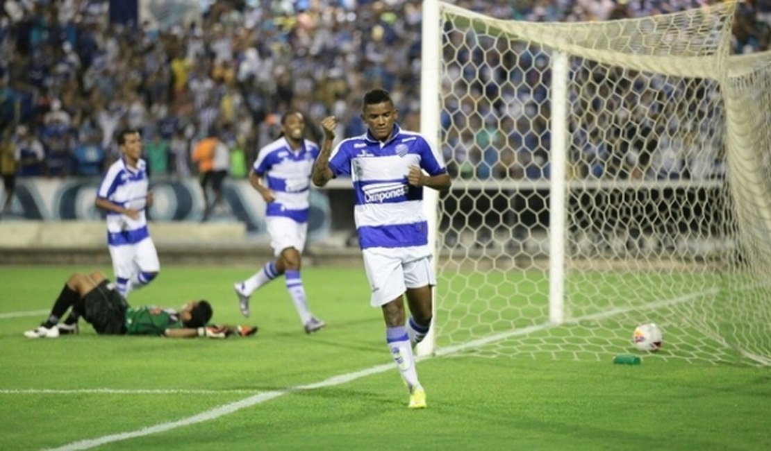Luís Suares recebe o terceiro cartão amarelo e desfalca o CSA no jogo de volta
