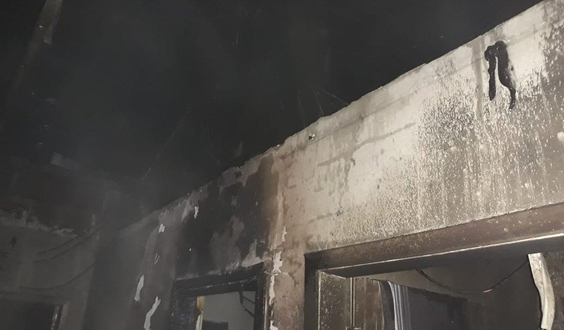 Homem é socorrido após inalar fumaça durante incêndio em São José da Laje