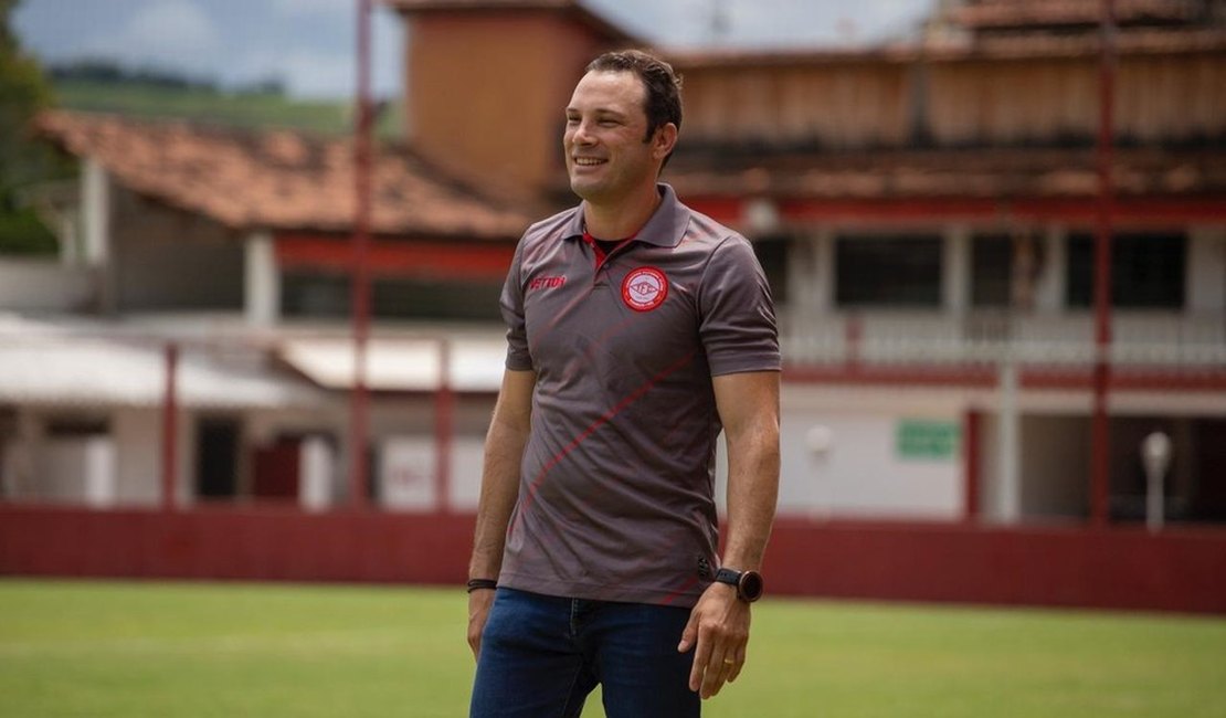 CSA deve anunciar Bruno Pivetti como novo treinador