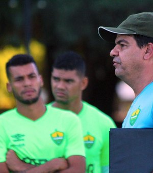 Técnico do Cuiabá pede para o time melhorar o ataque no jogo contra o ASA