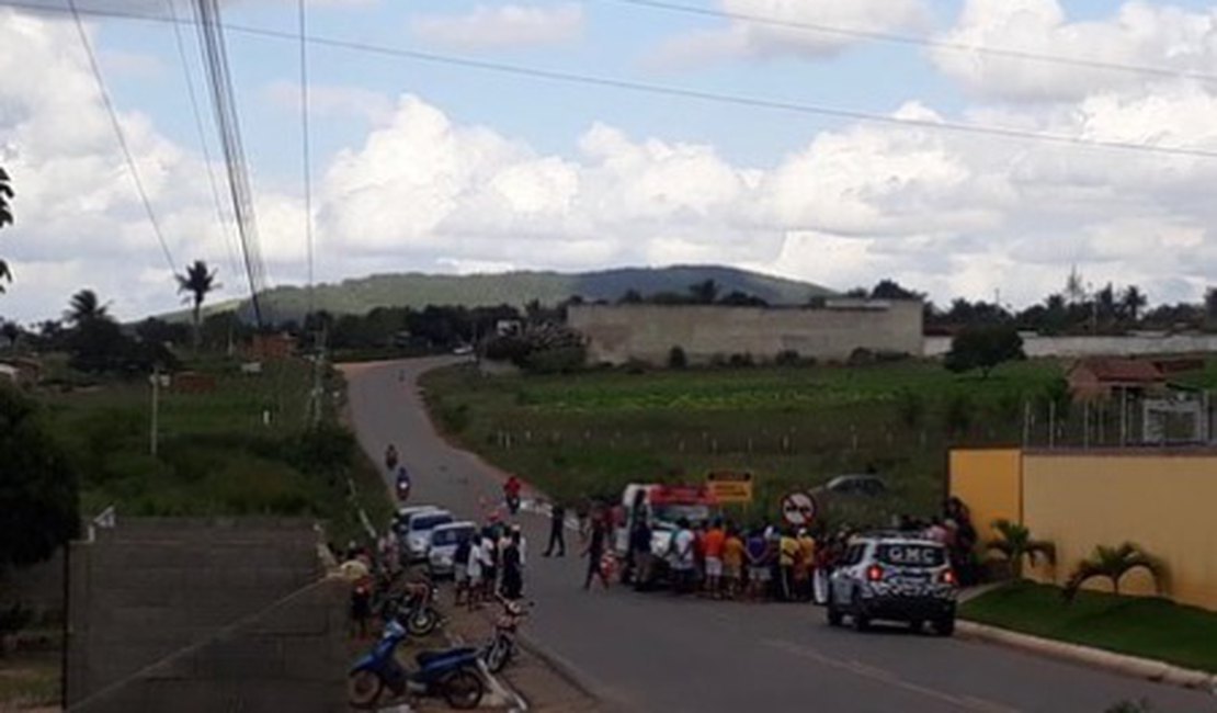 Acidente entre carro e moto deixa pessoas feridas na Zona Rural de Craíbas
