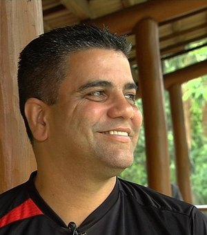 Técnico Marcelo Cabo estava em um Motel. Atlético GO vai definir situação dele