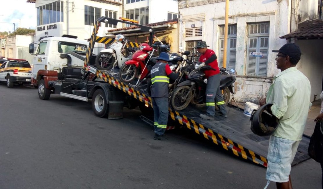 Sem licenciamento 20 motocicletas são removidas no bairro de Bebedouro
